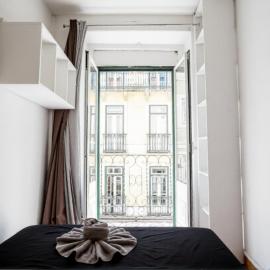 Shared Apartment With Bright Private Patio in Lisboa