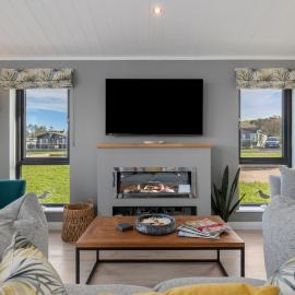 Bryn Hafod - Luxury Lodge Hot Tub Walk to Beach, Hotel in Penally