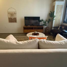 Modern Downtown Loft - 1 mile to UT, hotel in Knoxville