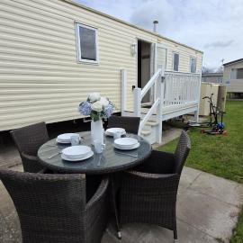 3BR Family Caravan Steps Away From Beach With Free WiFI, Smart TV & Fishing Lake, Arcades, hotel u gradu Burnhem na Moru