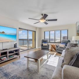 Sunrise beach views with top complex amenities and pool access!, hotel a Ormond Beach