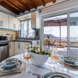 Larimis House, hotel in Loutraki