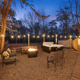 Sauna - Hot Tub - Lake Access - Arcade Games