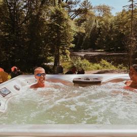 Lakeside Memories Await at Trenanthia's Woody Cottage, hotel en Bracebridge