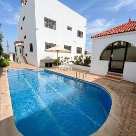 Palace with Private Pool, hotel in Tamaris