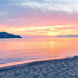 Nadra Beachfront Suites, hotel in Platanias