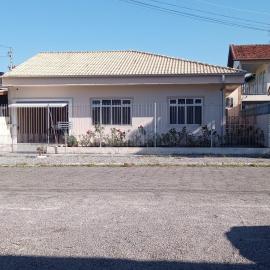 casa espacosa a 100 metros da praia do sonho, hotel in Palhoça