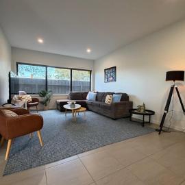 Corner House - Walk to Waterfront & CBD