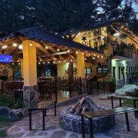 Hermosa cabaña con terraza para disfrutar Cabañas puerta del bosque Mazamitla, hotel in Mazamitla