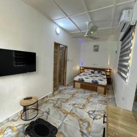 Jajoux Homes، فندق في Azohoué-Hiho
