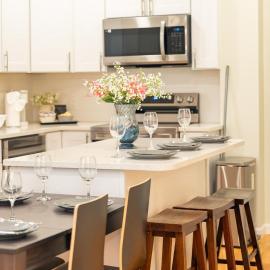 53 Cozy and Stylish 3BR Apt with Parking minutes Boston: Everett şehrinde bir otel