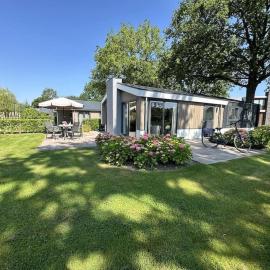 Chalet in Biddinghuizen, pool facilities, hotel in Biddinghuizen