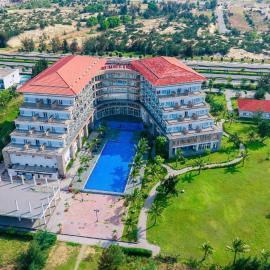 Duy Tân Quảng Bình Hotel & Resort, ξενοδοχείο σε Ντονγκ Χόι