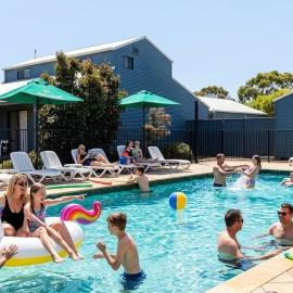 Townhouse 7 - Located at FOOTPRINTS PRESTON BEACH RESORT, hotel in Preston Beach