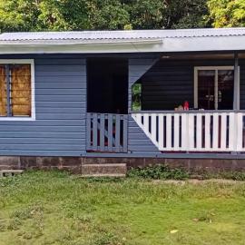 Knox's Beachfront Homestay, hotel in Nalauwaki