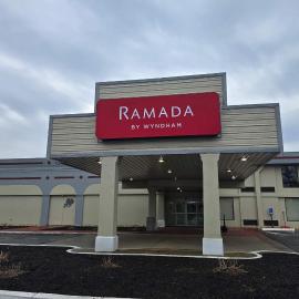 Ramada by Wyndham New Kensington, hotel u gradu New Kensington
