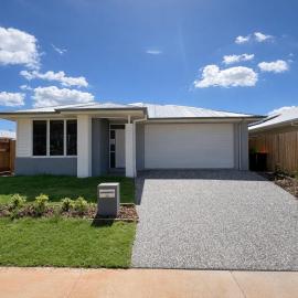 Solara Retreat - Modern 4BR Home with Backyard, hotel di Brendale