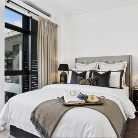 High-end Viaduct studio apartment!