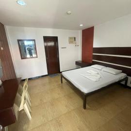 RedDoorz at 3Ms Tourist Inn, hotel en Buaya