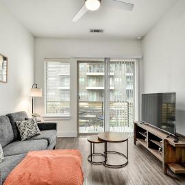 1BR Pool View, Walk to River Walk, Free Parking, hotel in San Antonio