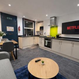 Cosy 1BR CityApt - Parking - 55Inch 4KTV - Sleeps 5, hotel v destinácii Midland