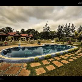 Breathing Earth - Rooms and Pool, hotel in Kolkata