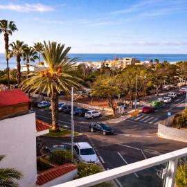 Costa Adeje Apartment, Sea View, 2 Bathrooms, Near Siam Park, hotel a Adeje