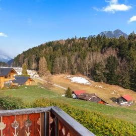 Demi-chalet familial au calme avec magnifique vue, hotel di Leysin