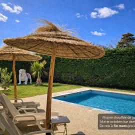 Villa piscine chauffée babyfoot pétanque ping-pong
