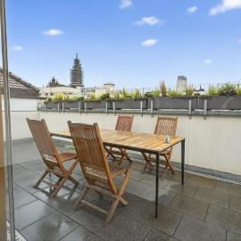 Exclusive Rooftop Duplex Penthouse, Hot Tub, 2 Terrace Views, 230sqm, Downtown, 6min walk to main station, hotel en Basilea