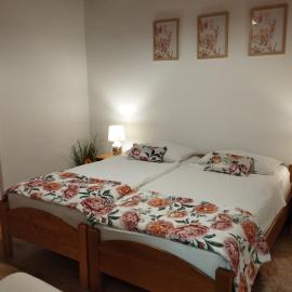 Guest House Kmečki Hram FORTUNA, hotel en Idrija