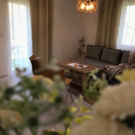 UtopiaMS Guest House, Hotel in Riječani