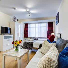 Smart Studio- North London - Sleeps 2 - free parking