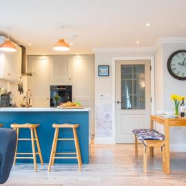 2 The Lookout - Stylish apartment with lift and parking