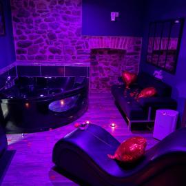 Spa love room、Dongesのホテル