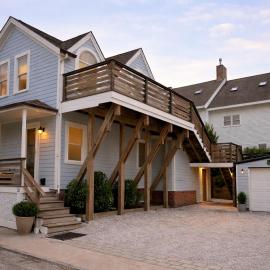Newport Harbor View Cottage w Decks & Parking، فندق في نيوبورت