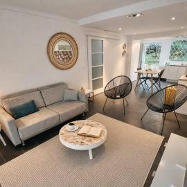 2 Suites with Private Bathrooms Quiet Terrace Parking, hotel in Collioure