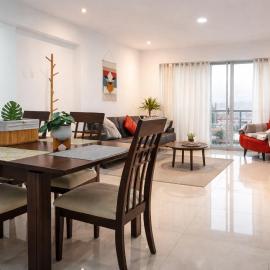 Agradable y con cochera, hotel in Trujillo