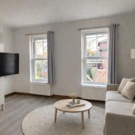 Centrally Located - 3 BR - Parking - Wi-Fi - Lockbox