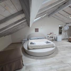AMA AFFITTACAMERE, hotel in Albenga