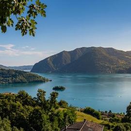 CasaDolcelago Marone Villa con Giardino Vista Lago Private Parking, hotel a Marone