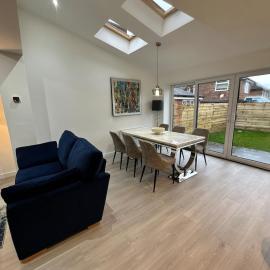 Large 6 Bed House - Solihull, Airport & NEC Links, Hotel in Solihull