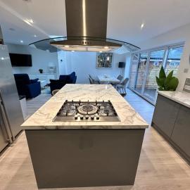 Modern 6 Bed Home Sleeps 12, NEC Solihull, Airport, hotel in Solihull