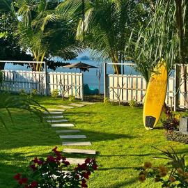 Beachfront Hide Away - Peaceful Tiny House