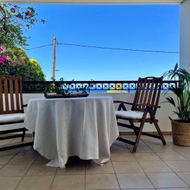 Brilliant Bay & Sea View Apartment in Saronida, hotel sa Saronida