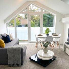 Walnut Flats-F3, 1-Bedroom with Stunning Garden View, AC, Parking, Netflix, WIFI - Close to Oxford, Bicester & Blenheim Palace