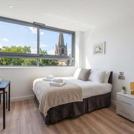 Modern & Bright Central Sheffield Studio w Views