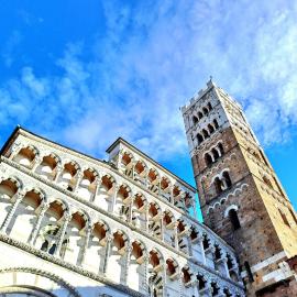 Nel cuore del centro storico di Lucca a ridosso della Cattedrale di San Martino appartamento con accesso autonomo e giardino esclusivo – hotel w Lukce