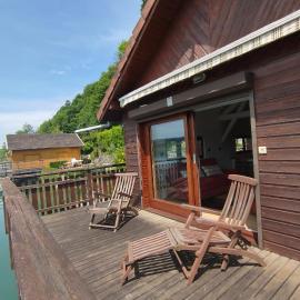 Rare petit chalet sur le lac barque à rames clim, khách sạn ở Aiguebelette-le-Lac