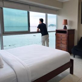 Lujoso depa con piscina, gym, jacuzzi frente a las peñas Guayaquil, Ecuador
